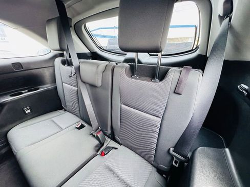 Used 2019 Toyota Highlander LE image 13