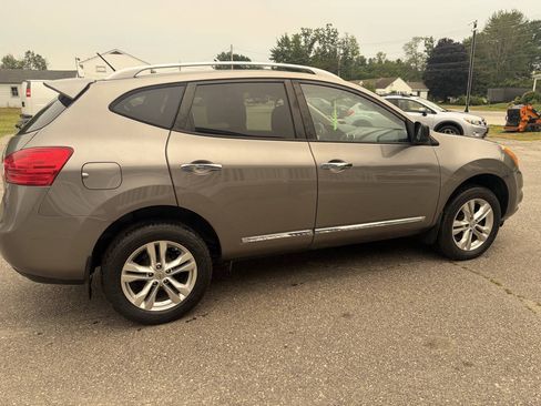 Used 2015 Nissan Rogue S w/ Convenience Package AWD/4WD image 11