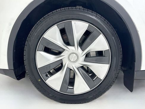 Used 2021 Tesla Model Y Long Range image 29