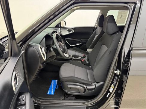 Used 2025 Kia Soul LX FWD image 18