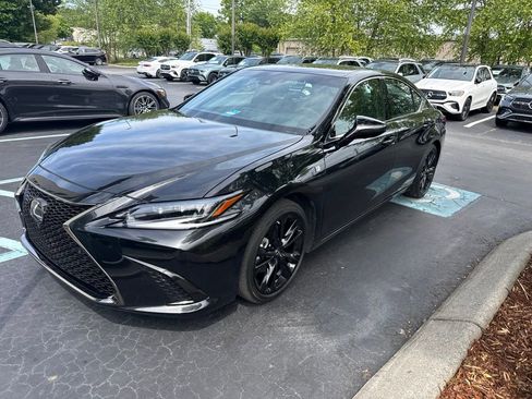 Used 2024 Lexus ES 350 F Sport w/ Accessory Package (Z2) FWD image 3