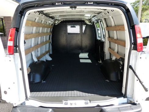 Used 2022 GMC Savana 2500 w/ Driver Convenience Package image 15