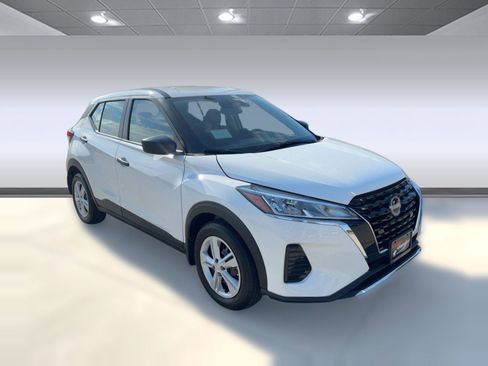 New 2025 Nissan Kicks Play S image 7