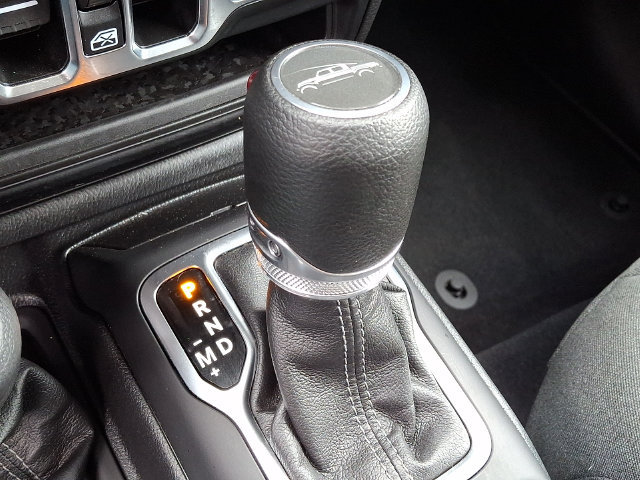 Used 2025 Jeep Gladiator Sport AWD/4WD image 16