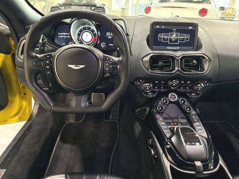 Used 2019 Aston Martin V8 Vantage Coupe image 10