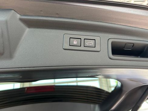 Used 2024 Subaru Forester Premium AWD/4WD image 26