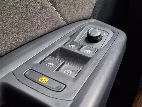 Used 2021 Volkswagen Atlas SE w/ Panoramic Sunroof Package image 17