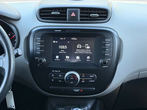 Used 2018 Kia Soul + FWD image 18