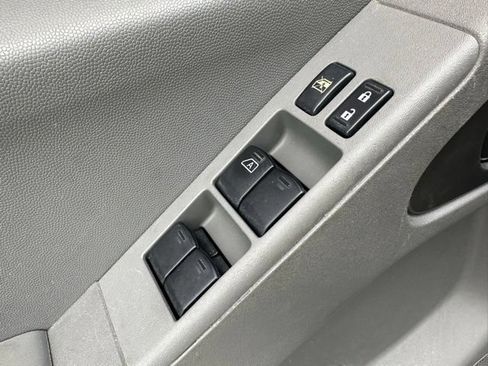 Used 2017 Nissan Frontier SV w/ SV Value Truck Package AWD/4WD image 21