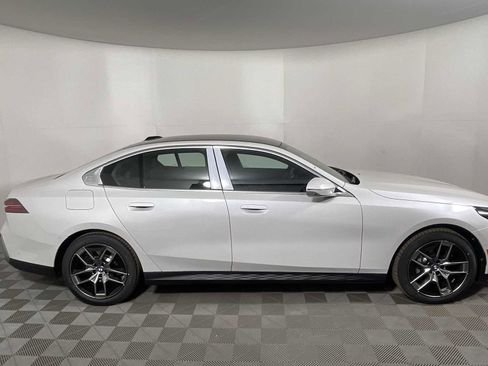 New 2026 BMW 530i xDrive w/ Premium Package image 8