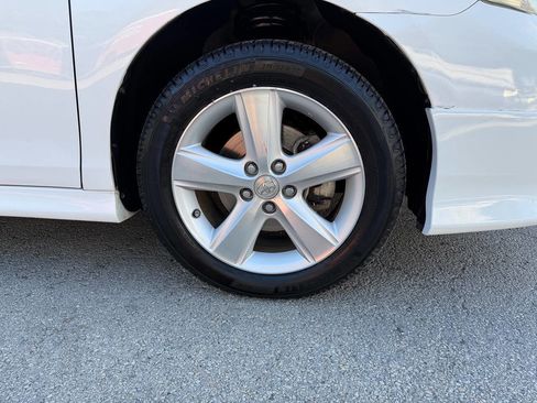 Used 2011 Toyota Camry SE w/ SE Extra-Value Pkg #1 FWD image 23