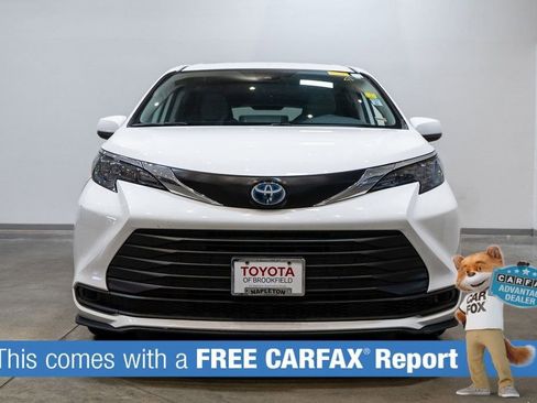 Used 2024 Toyota Sienna LE image 2