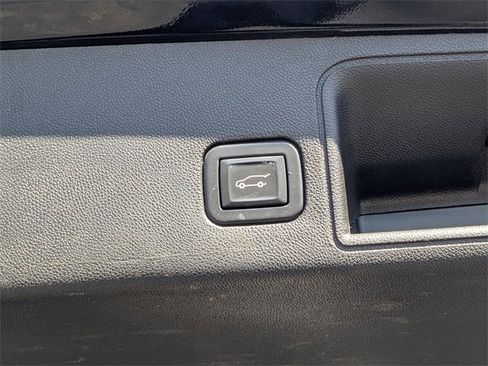 Used 2020 GMC Terrain SLE w/ Driver Convenience Package image 15