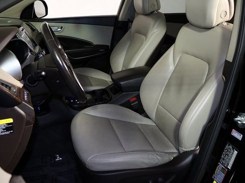 Used 2017 Hyundai Santa Fe SE Ultimate w/ Cargo Package image 4