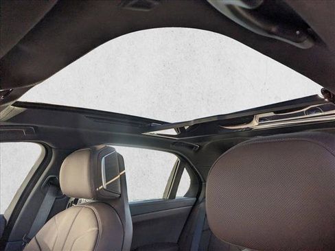 Certified 2024 BMW i7 xDrive60 w/ Executive Package image 16