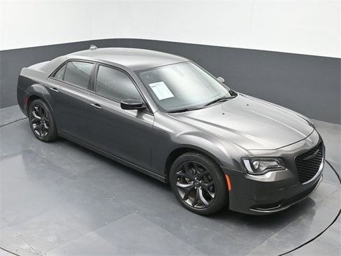 Used 2023 Chrysler 300 Touring w/ Sport Appearance Package image 31
