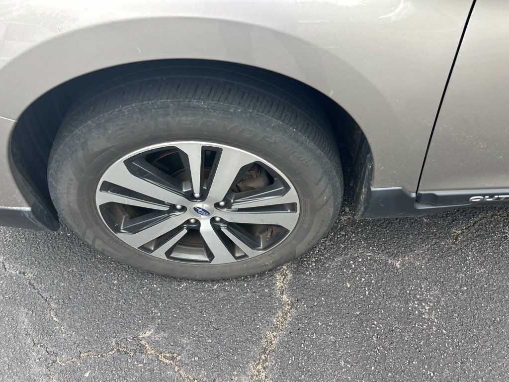 Used 2019 Subaru Outback 3.6R Limited AWD/4WD image 12