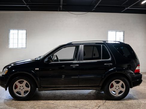 Used 2001 Mercedes-Benz ML 55 AMG 4MATIC image 5