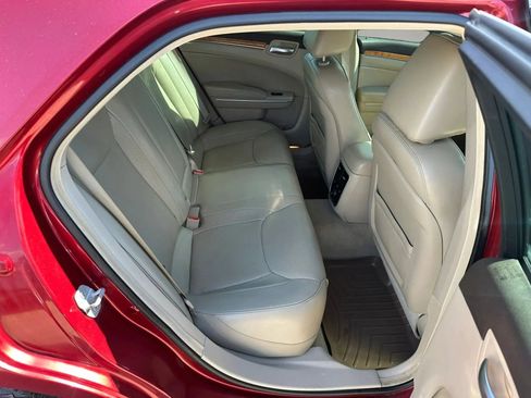 Used 2014 Chrysler 300 C RWD image 17
