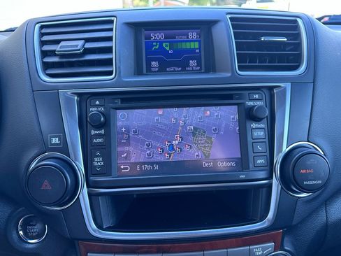 Used 2013 Toyota Highlander Limited FWD image 21