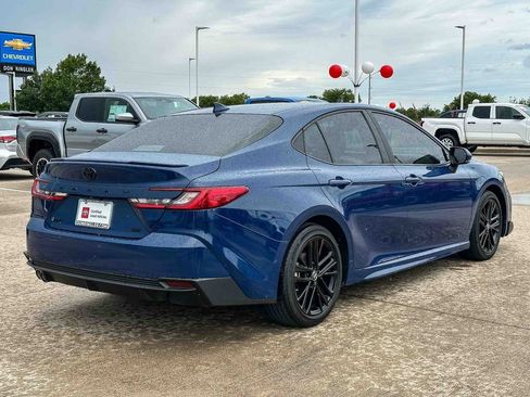 Used 2025 Toyota Camry SE w/ Convenience Package image 3