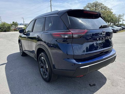 Used 2025 Nissan Rogue SV w/ SV Premium Package FWD image 4