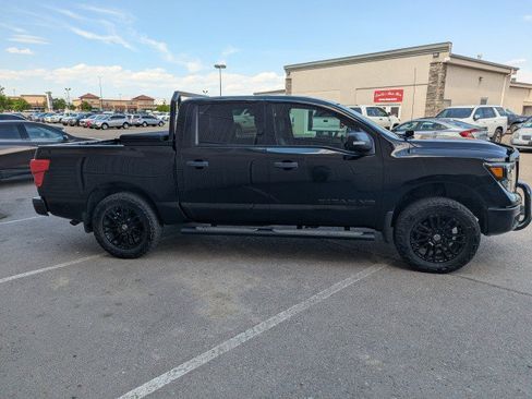 Used 2018 Nissan Titan SV w/ SV Convenience Package AWD/4WD image 6
