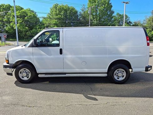 Used 2024 Chevrolet Express 2500 w/ Driver Convenience Package RWD image 4