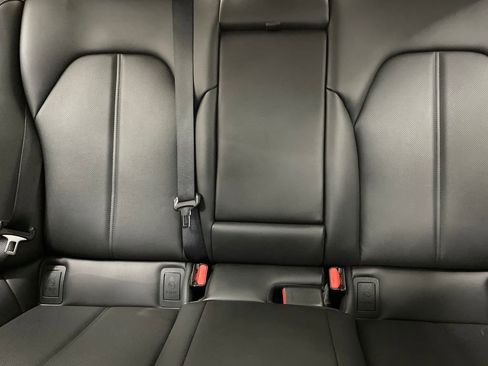 Used 2022 Genesis G70 2.0T image 17