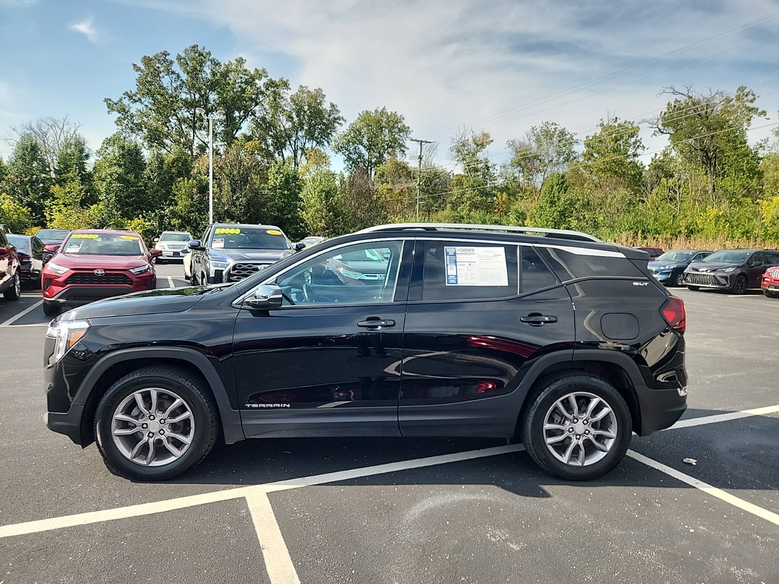 Used 2023 GMC Acadia SLT AWD/4WD image 3