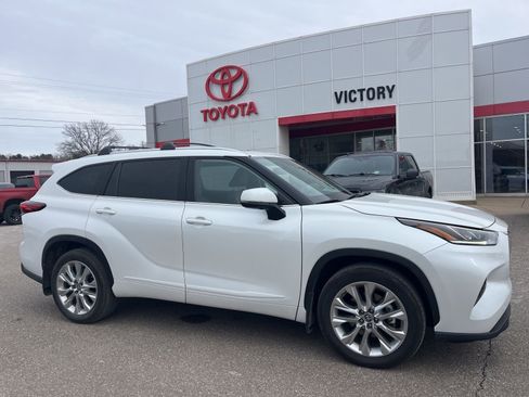 Used 2022 Toyota Highlander Limited image 7