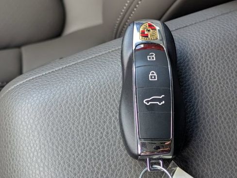 Used 2024 Porsche Macan AWD/4WD image 31
