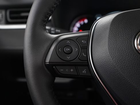 Used 2025 Toyota RAV4 XLE w/ Convenience Package image 26