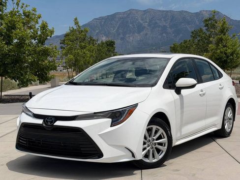 Used 2023 Toyota Corolla LE w/ LE Premium Package FWD image 1