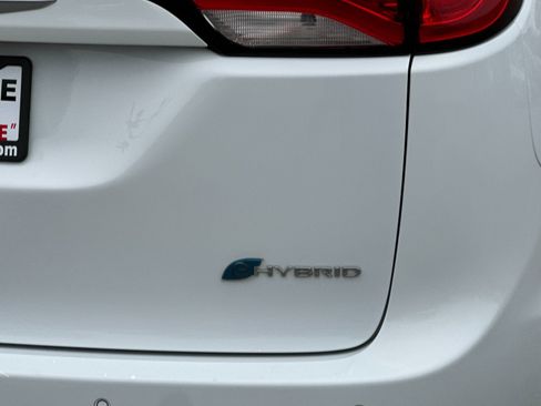 Used 2018 Chrysler Pacifica Touring-L image 27