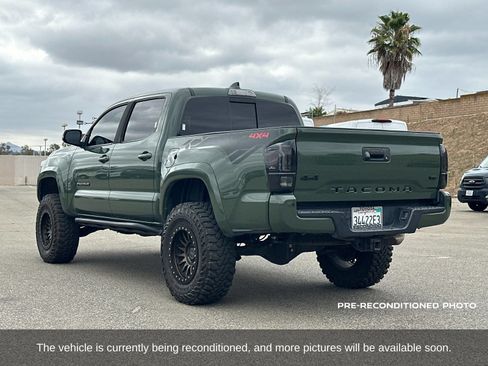 Used 2021 Toyota Tacoma TRD Sport w/ TRD Premium Sport Package AWD/4WD image 4