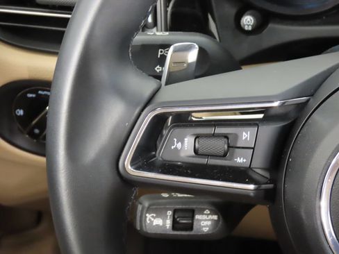 Certified 2026 Porsche Macan AWD/4WD image 20