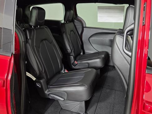 New 2026 Chrysler Pacifica Select image 33