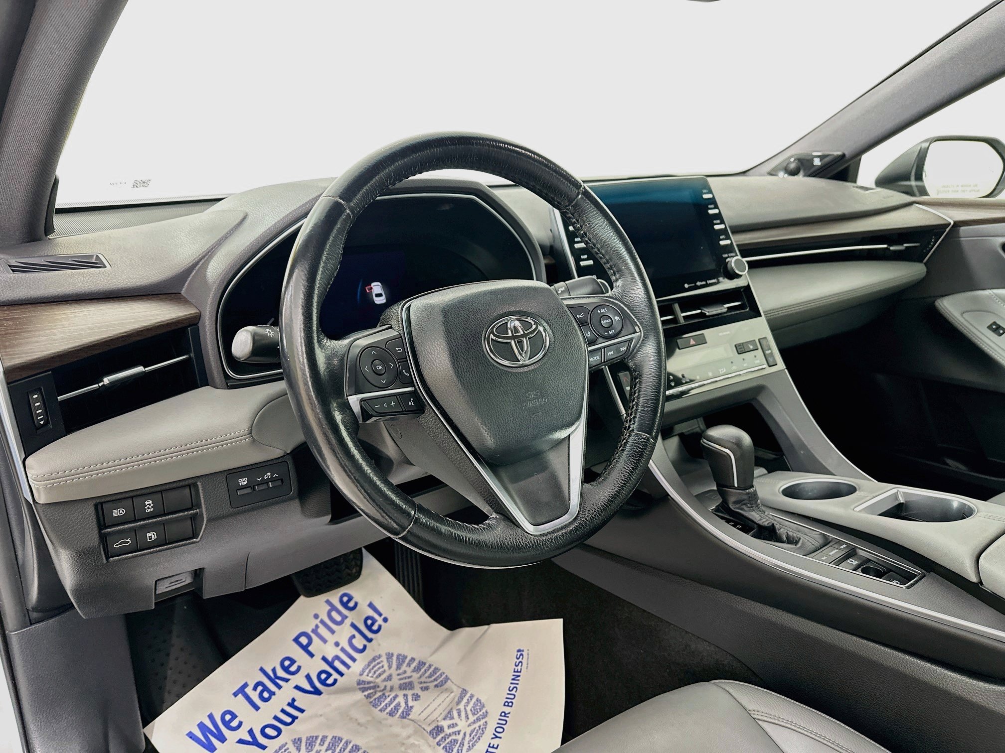 Used 2019 Toyota Avalon XLE w/ Moonroof Package FWD image 9