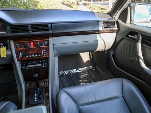 Used 1995 Mercedes-Benz E 320 Convertible image 65
