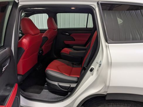Used 2025 Toyota Highlander XSE image 10