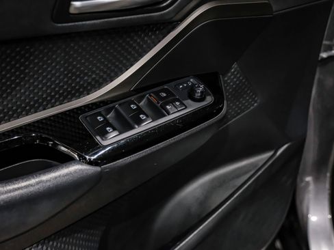 Used 2019 Toyota C-HR XLE FWD image 41