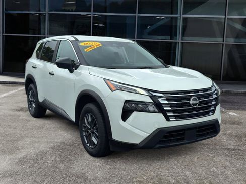 Used 2025 Nissan Rogue S AWD/4WD image 3