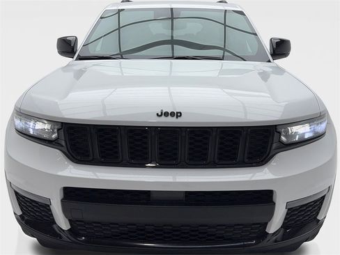 Used 2024 Jeep Grand Cherokee L Limited w/ Black Appearance Package image 4