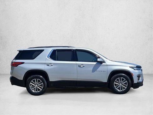 Used 2022 Chevrolet Traverse LT FWD image 9