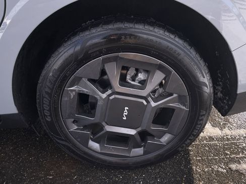 Certified 2025 Kia Carnival SX image 10