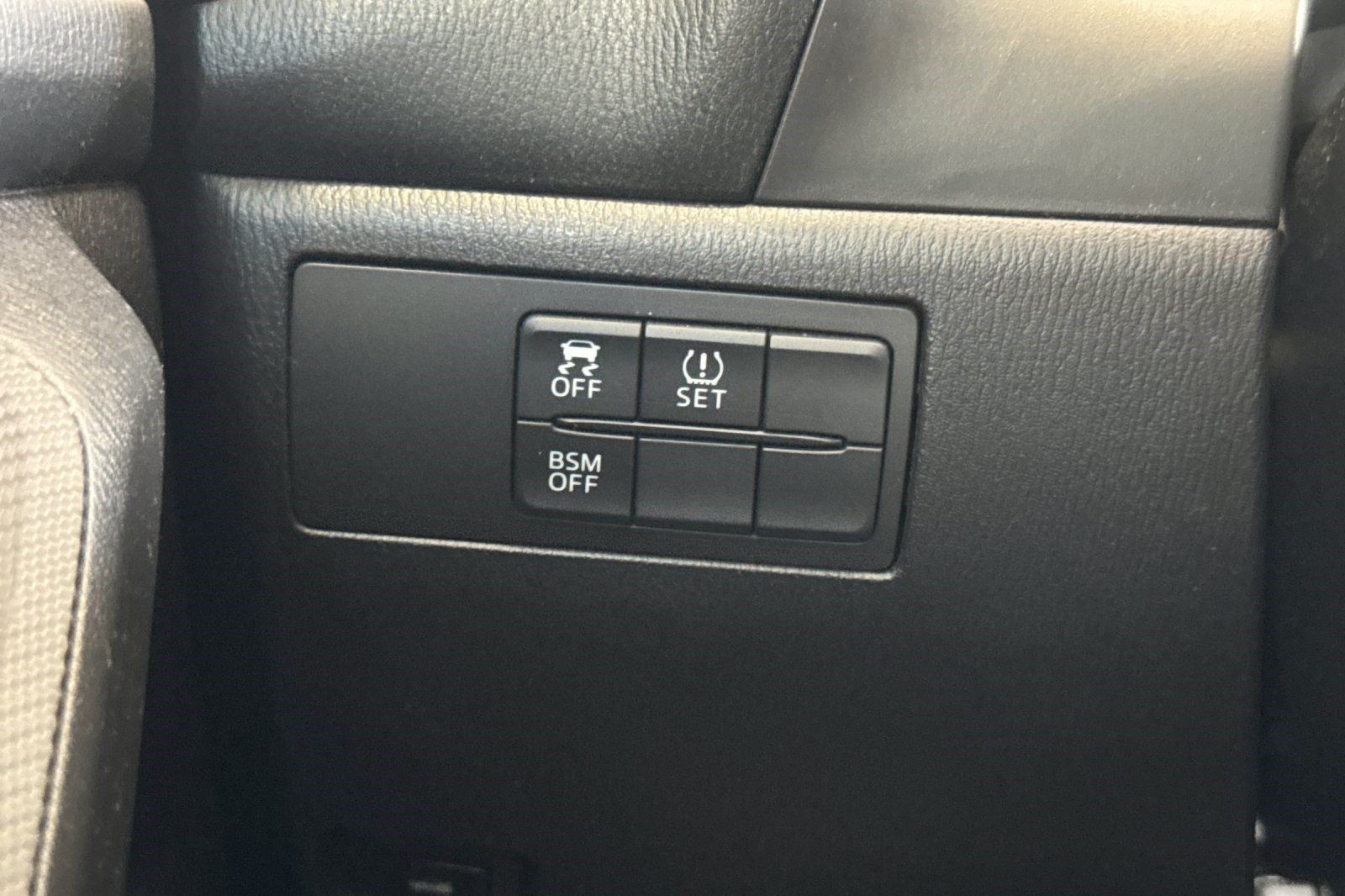 Used 2014 MAZDA MAZDA3 i Touring w/ Technology Package FWD image 35