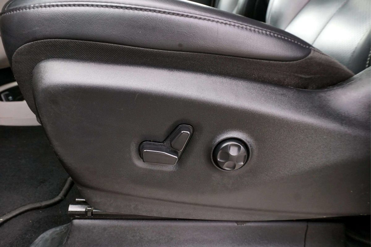 Used 2023 Chrysler Pacifica Touring-L FWD image 17