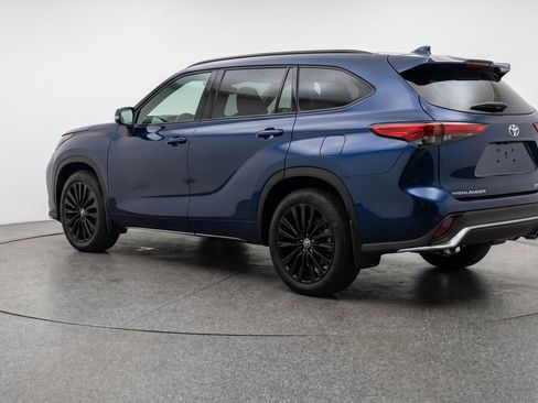 Used 2025 Toyota Highlander XSE AWD/4WD image 6