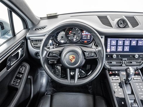 Certified 2023 Porsche Macan AWD/4WD image 16